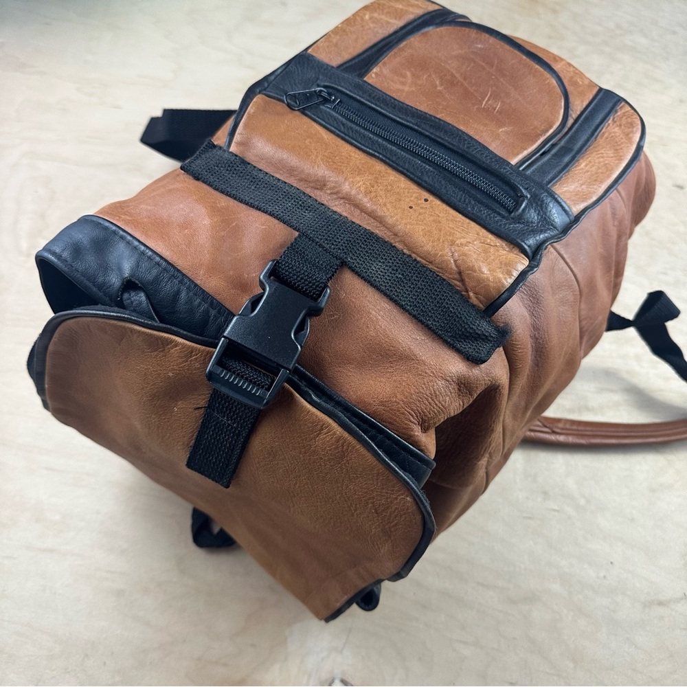 Genuine leather backpack - Picture 3 of 16